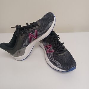 New Balance Women's Siz 6 1/2 Black and Pink Running Shoes